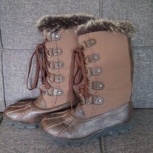 Fuzzy Duck Boots Size 7